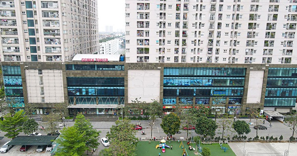 Bé 4 tuổi ném cọc tiền 500 nghìn đồng của bố mẹ qua ban công chung cư ở Hà Nội, cái kết bất ngờ