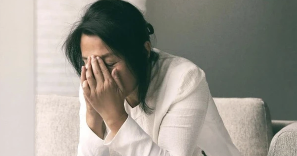 Đóng 1 tỷ tiền bảo hiểm suốt 10 năm, đến hạn rút tiền thì nhân viên thông báo: Chị phải đợi 65 năm nữa