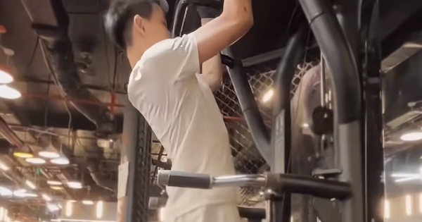 Thiếu gia con Hoa hậu Việt đang hot rần rần: 15 tuổi đã cao gần 1m9, visual như "soái ca nhí", pro5 xịn cỡ này!