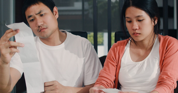 Vợ chồng trẻ tổng lương 30 triệu/tháng, đang tiết kiệm mua nhà thì vợ có thai, chồng bất ngờ đưa ra quyết định sốc