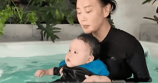 Vợ chồng Phương Oanh và Shark Bình chăm con sinh đôi cực khéo: Mới 1 tuổi đã cho học bơi, cuối tuần đều "full lịch" bên con