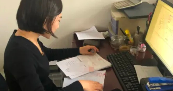 Kế toán chuyển khoản nhầm lương 2 lần, thiệt hại 72 triệu đồng, nhân viên muốn trả lại nhưng công ty tuyên bố: Không cần trả