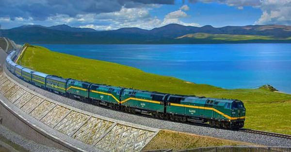 Chuyến tàu chạy gần 2000km, đi mất 2 ngày: Du khách nhận xét "Như một giấc mơ"