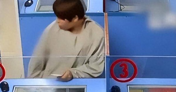 Cô gái ngồi im 14 phút, tay không nhúc nhích vẫn làm đúng 100 câu hỏi: Lật tẩy đường dây gian lận thi cử như phim