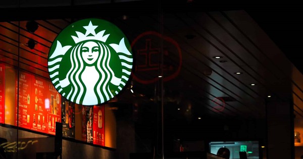 Kinh tế khó khăn, Starbucks phải giảm giá đồ uống xuống còn hơn 80 nghìn đồng, công thức ‘sang chảnh’ từng thành công trở thành ‘bùa đòi mệnh’