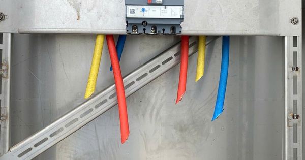 Hàng loạt tủ cấp điện bị trộm, nhà thầu lại "khóc thét"