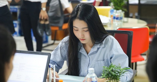 Sinh viên mới ra trường than thở "lương 18 triệu không đủ sống"