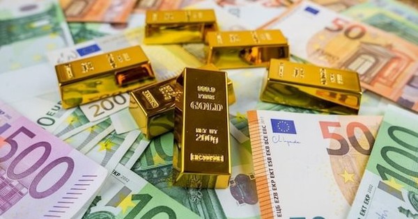 Lần đầu tiên sau hơn 2 thập kỷ, euro không còn là tài sản dự trữ lớn thứ hai thế giới, bị 'đồng tiền không quốc tịch' soán ngôi