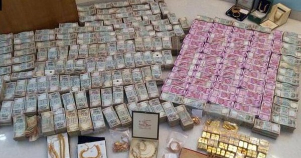 Tịch thu 32 kg vàng và hàng cọc tiền mặt trị giá 16 tỷ đồng giấu trong tường gạch nhà vệ sinh