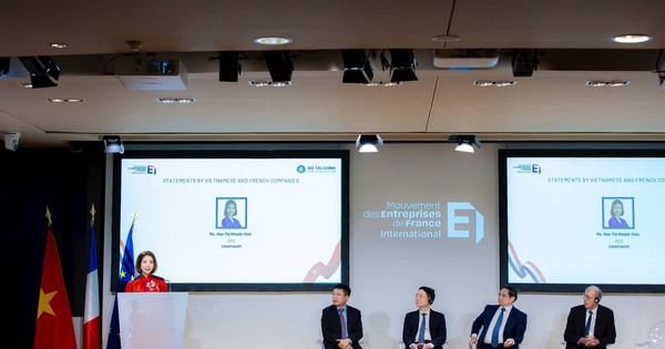 Trao thoả thuận ghi nhận việc tăng tỷ lệ sở hữu của Vinapharm tại Sanofi Việt Nam lên 30%