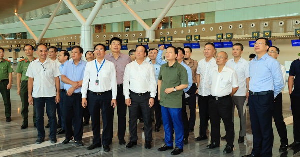 Phó Thủ tướng đến thị sát, ACV báo cáo gì về hiện tượng thấm, rò nước mưa tại Nhà ga T3 Tân Sơn Nhất?