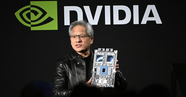 CEO Jensen Huang chế giễu đối thủ: Chip AI tùy chỉnh cuối cùng sẽ bị tuyệt diệt, sao bạn phải quan tâm khi đã có NVIDIA