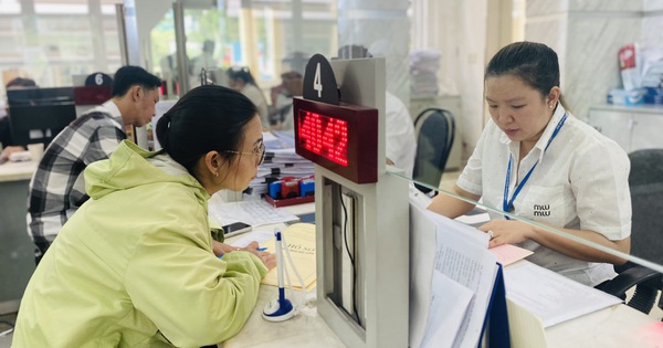 Chủ tịch UBND TP HCM: Không để người dân chờ quá 20 phút để nộp hồ sơ