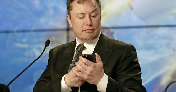 Tỷ phú Elon Musk dùng điện thoại như thế nào? Bí mật đằng sau sự thành công của người giàu nhất thế giới