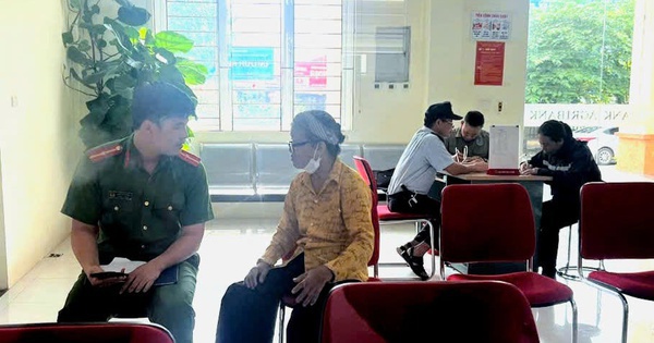 Cụ bà rút sổ tiết kiệm 325 triệu vào buổi sáng, chiều lại đến ngân hàng nhờ chuyển khoản toàn bộ: Nhân viên Agribank nghi ngờ, lập tức báo công an