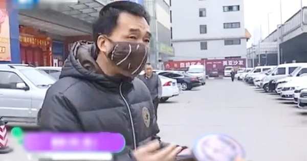 Người đàn ông chi 181 triệu đồng mua bảo hiểm, đến hạn tiền trả về tài khoản lại bị báo lỗi, ngân hàng tuyên bố: “Do máy rút tiền không đủ nhạy”