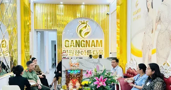 Công an kiểm tra thẩm mỹ viện căng da mặt cho khách ở gần phòng bếp