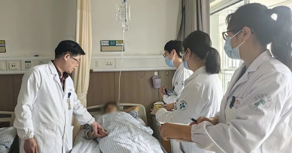 Người đàn ông 49 tuổi bị ung thư gan vì 1 một thói quen trước khi ngủ: Bác sĩ cảnh báo nhiều nam giới đang mắc phải, bỏ ngay kẻo muộn