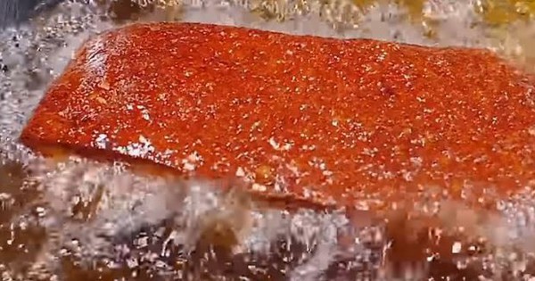Đặc sản chờ gần 5 tiếng mới "ra lò", xưa ít người biết nay dân phố thích mê