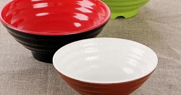Có rất nhiều loại bát đĩa để lựa chọn, nhưng 3 loại dù rẻ và đẹp đến đâu cũng tuyệt đố không mua, coi chừng rước họa có ngày