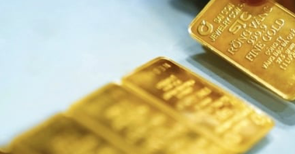 Giá vàng liên tục tăng, nên mua vào hay bán ra?