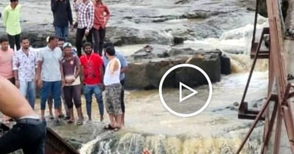 Sập cầu ở Ấn Độ: Ít nhất 6 người thiệt mạng, nhiều người bị cuốn trôi