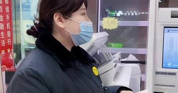 Mải nhắn tin khi gửi tiền, người phụ nữ mất trắng gần 24 triệu đồng tại cây ATM chỉ vì quên một thao tác nhỏ