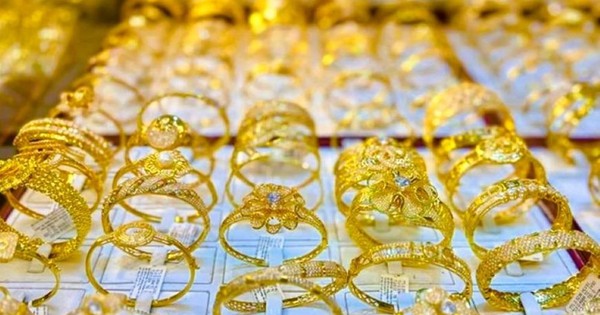 Sáng 16/6: Giá vàng nhẫn, vàng SJC vọt tăng mạnh
