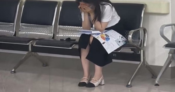 Cô gái 23 tuổi bật khóc ở hành lang bệnh viện khi nhận kết quả ung thư máu giai đoạn 3