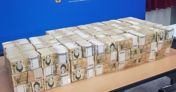 Tịch thu gần 80 tỷ tiền mặt giấu trong két sắt riêng của 1 CEO