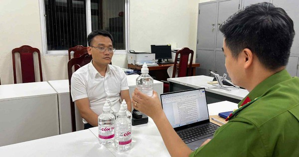 Bắt Phó Chủ tịch thị trấn Chúc Sơn, thu giữ 50 nghìn chai cồn giả