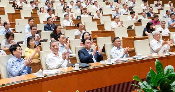 Quốc hội thông qua sửa Hiến pháp, cấp huyện dừng hoạt động từ 1/7