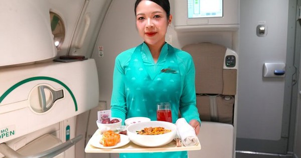 Vietnam Airlines đưa mận hậu Sơn La lên thực đơn trên không