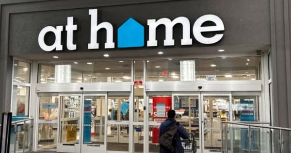 Một thương hiệu nội thất 40 năm tuổi vừa xin phá sản, gánh nợ gần 2 tỷ USD,