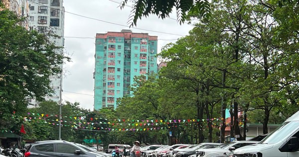 Tại phường Nhân Chính (quận Thanh Xuân): Xử lý nghiêm việc chiếm dụng bãi xe chung làm “của riêng”!