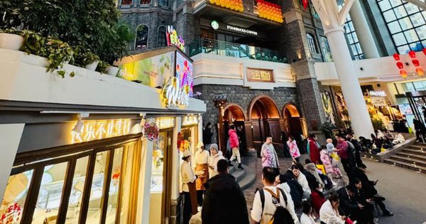 Khách Việt choáng ngợp khi tới trung tâm thương mại ở Trung Quốc, nhận xét: "Đã đến mức này rồi sao?"