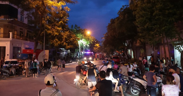 Người dân bần thần kể lại vụ nổ lớn gây cháy khiến 2 người tử vong ở Hà Nội: "Lúc đầu tôi tưởng là động đất"