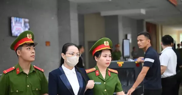 Cảnh sát dẫn giải nhóm cựu lãnh đạo Tập đoàn FLC, HOSE đến tòa phúc thẩm