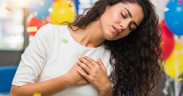 Vươn mình sau trúng số: Trúng số gần 24 tỷ đồng, người phụ nữ "ngất xỉu" ngay trên sân khấu