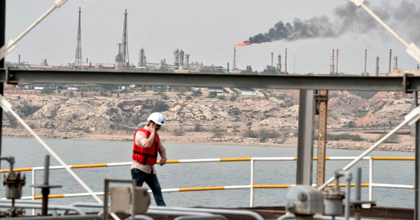 Nhận 1,7 triệu thùng giá rẻ của Iran mỗi ngày, quốc gia châu Á đứng trước rủi ro mất trắng nguồn cung quan trọng vì xung đột ở Trung Đông