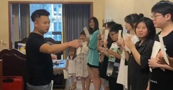 Người đàn ông khổ nhất Trung Quốc mỗi mùa nghỉ hè
