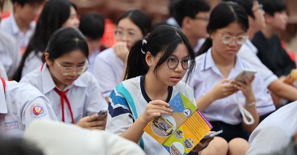 Đề thi lớp 10 môn ngữ văn: Ngữ liệu không có trong sách giáo khoa, phải làm sao?
