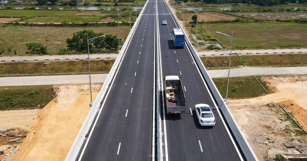 Hưởng lợi từ cao tốc Bắc Nam: Một doanh nghiệp bán xăng lãi tăng vọt, chia cổ tức kỷ lục, cổ phiếu từng tăng phi mã 3.500%