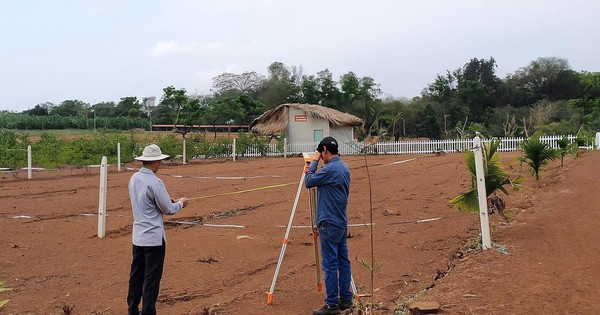 Thửa đất 200m2, nay muốn chuyển mục đích sử dụng 100m2 sang đất ở để xây nhà, cán bộ địa phương không tiếp nhận: Bộ Nông nghiệp và Môi trường nói gì?