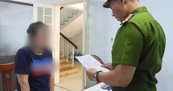 Bắt một phụ nữ U50