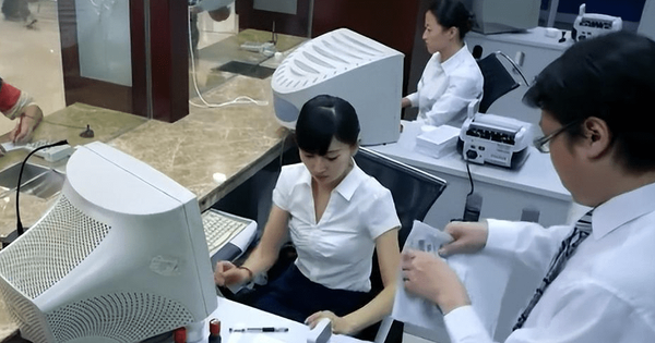 Thẻ ngân hàng trong ví, mật khẩu không lộ nhưng hơn 180 triệu vẫn "không cánh mà bay" - Trách nhiệm thuộc về ai?