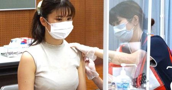 Nữ giới có cần tiêm nhắc lại vắc xin HPV định kỳ hay không?