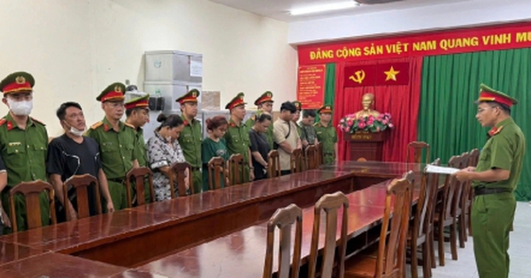 Bắt khẩn cấp cặp vợ chồng cầm đầu đường dây buôn nước hoa giả