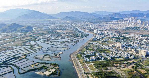 Ông lớn bất động sản vừa đổ về làm dự án hơn 17.000 tỷ tại Nha Trang, lượng người đi xem đất xung quanh dự án tăng đột biến, đất nền có nơi tăng đến 30-35%
