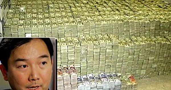 Đột kích căn biệt thực của một CEO công ty dược phẩm, cảnh sát tịch thu hơn 5.000 tỷ đồng chất như "núi" trong góc phòng, 7 ô tô và loạt vàng mỹ nghệ